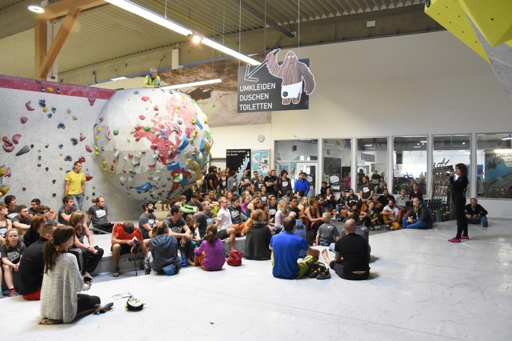 Spaßwettkampf Veranstaltung Soulmoves Süd 10.2 mit Bouldern und Klettern in der Boulderwelt Regensburg