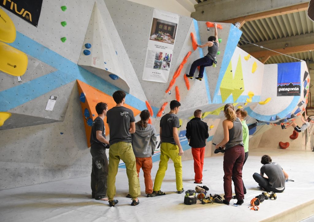 Spaßwettkampf Veranstaltung Soulmoves Süd 10.2 mit Bouldern und Klettern in der Boulderwelt Regensburg