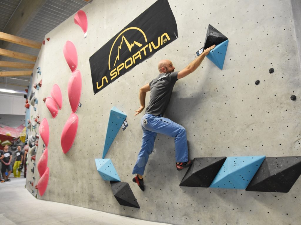 Spaßwettkampf Veranstaltung Soulmoves Süd 10.2 mit Bouldern und Klettern in der Boulderwelt Regensburg