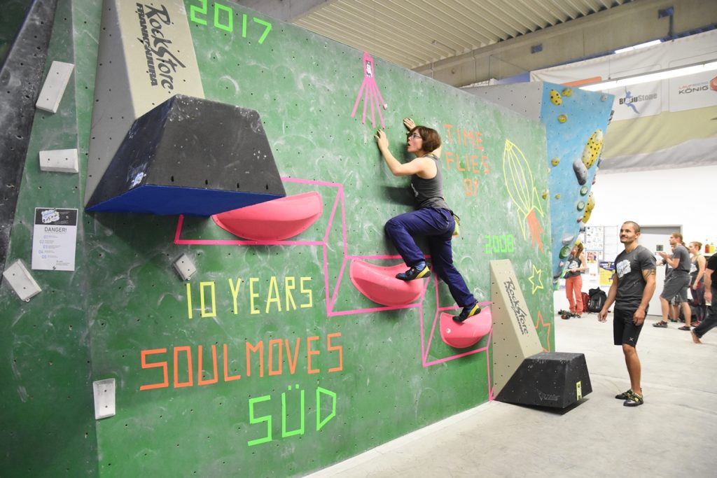 Spaßwettkampf Veranstaltung Soulmoves Süd 10.2 mit Bouldern und Klettern in der Boulderwelt Regensburg