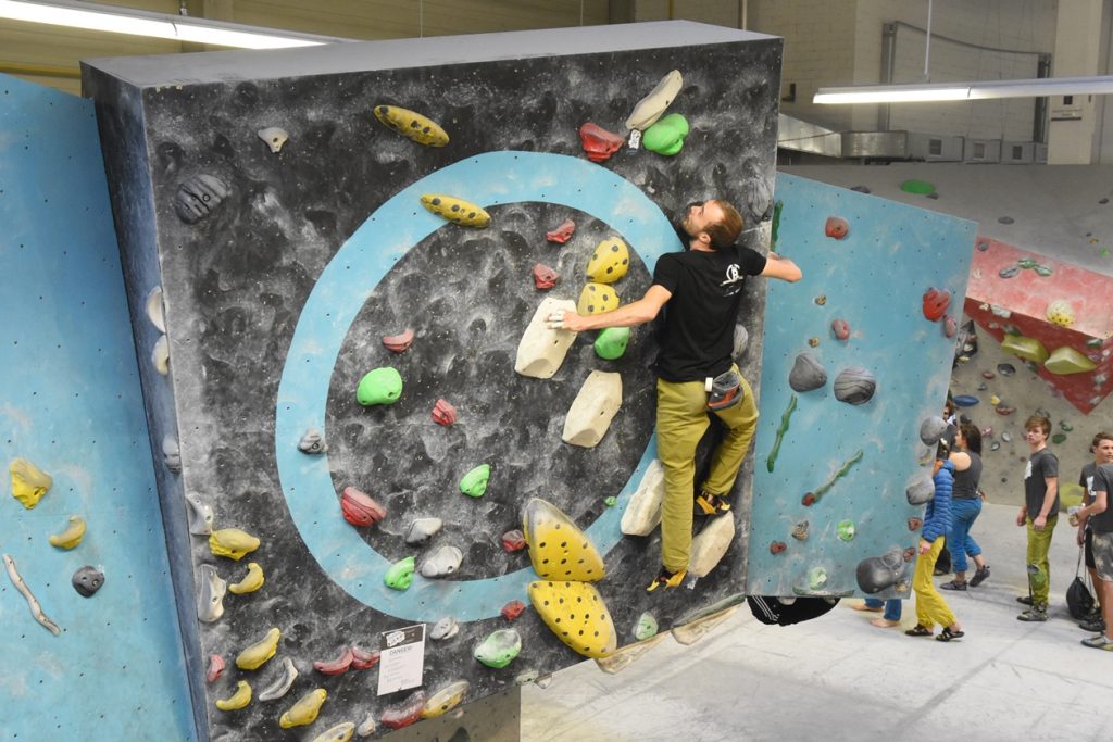 Spaßwettkampf Veranstaltung Soulmoves Süd 10.2 mit Bouldern und Klettern in der Boulderwelt Regensburg