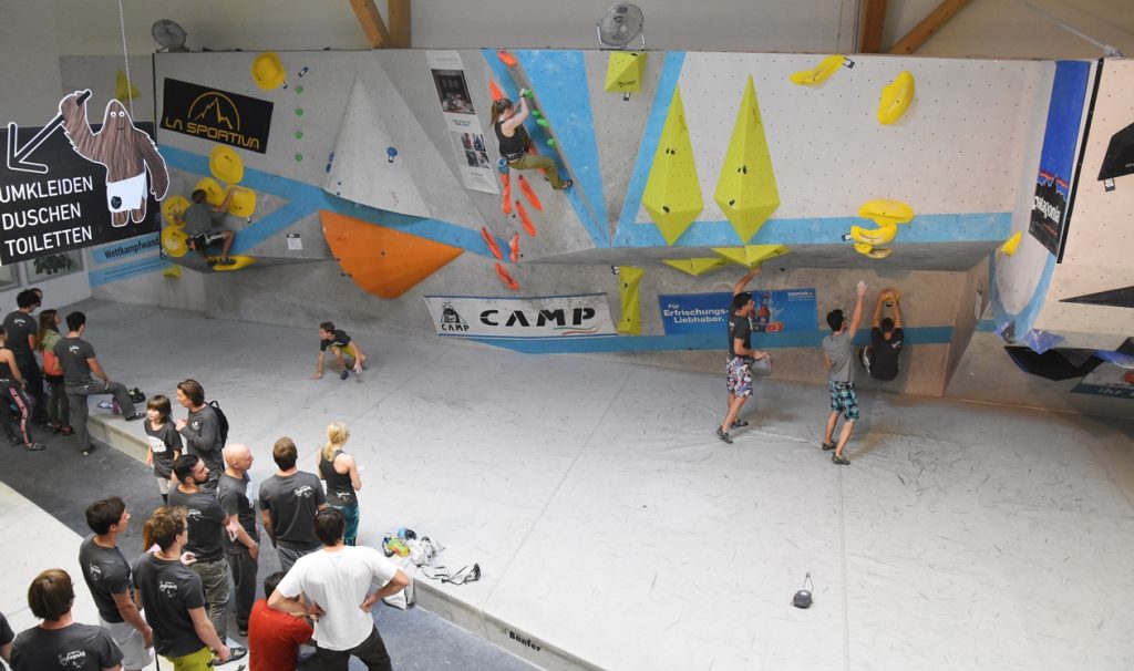 Spaßwettkampf Veranstaltung Soulmoves Süd 10.2 mit Bouldern und Klettern in der Boulderwelt Regensburg