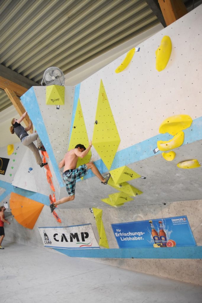 Spaßwettkampf Veranstaltung Soulmoves Süd 10.2 mit Bouldern und Klettern in der Boulderwelt Regensburg