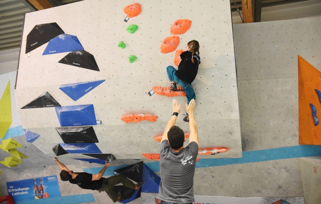 Spaßwettkampf Veranstaltung Soulmoves Süd 10.2 mit Bouldern und Klettern in der Boulderwelt Regensburg