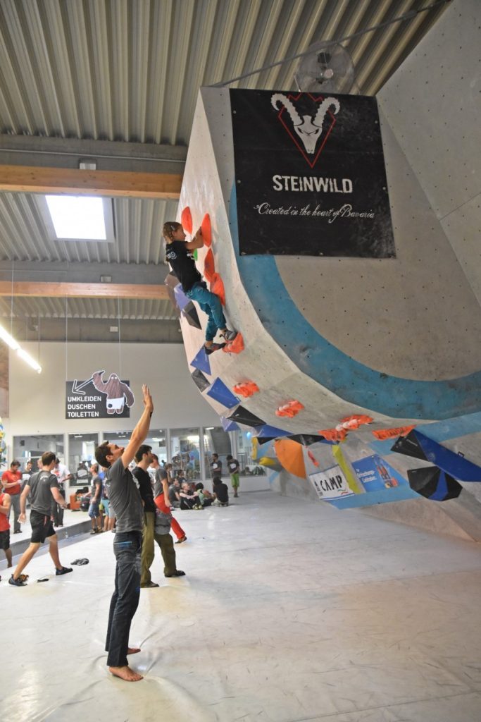 Spaßwettkampf Veranstaltung Soulmoves Süd 10.2 mit Bouldern und Klettern in der Boulderwelt Regensburg