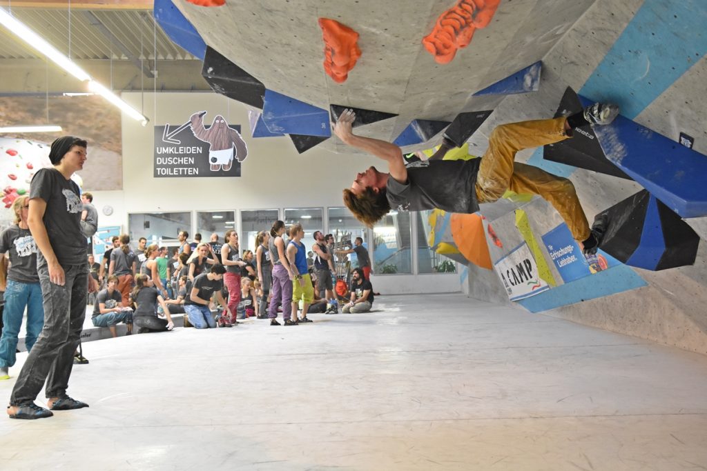 Spaßwettkampf Veranstaltung Soulmoves Süd 10.2 mit Bouldern und Klettern in der Boulderwelt Regensburg