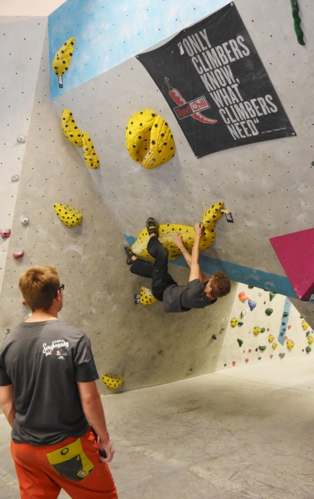 Spaßwettkampf Veranstaltung Soulmoves Süd 10.2 mit Bouldern und Klettern in der Boulderwelt Regensburg