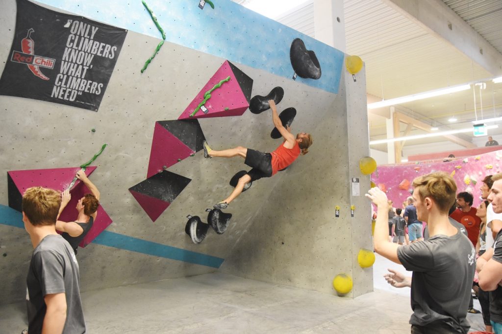 Spaßwettkampf Veranstaltung Soulmoves Süd 10.2 mit Bouldern und Klettern in der Boulderwelt Regensburg