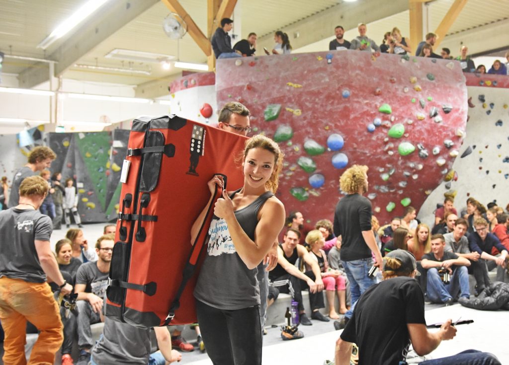 Spaßwettkampf Veranstaltung Soulmoves Süd 10.2 mit Bouldern und Klettern in der Boulderwelt Regensburg