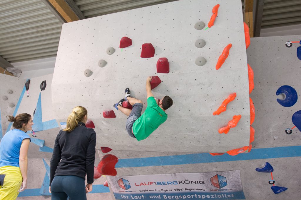 Kostenlose Tech Session 2018 in der Boulderwelt Regensburg. Verbessert Eure Bouldertechnik und lasst Euch coachen.