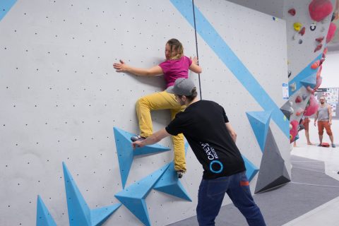 Kostenlose Tech Session 2018 in der Boulderwelt Regensburg. Verbessert Eure Bouldertechnik und lasst Euch coachen.