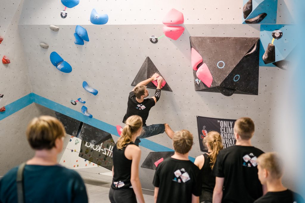 Am 30.11.2019 war die dritte und letzte Runde der diesjährigen Soulmoves Süd bei uns in der Boulderwelt Regensburg zu Gast. Über 420 Teilnehmer tüftelten gemeinsam an den 35 Boulderhighlights!