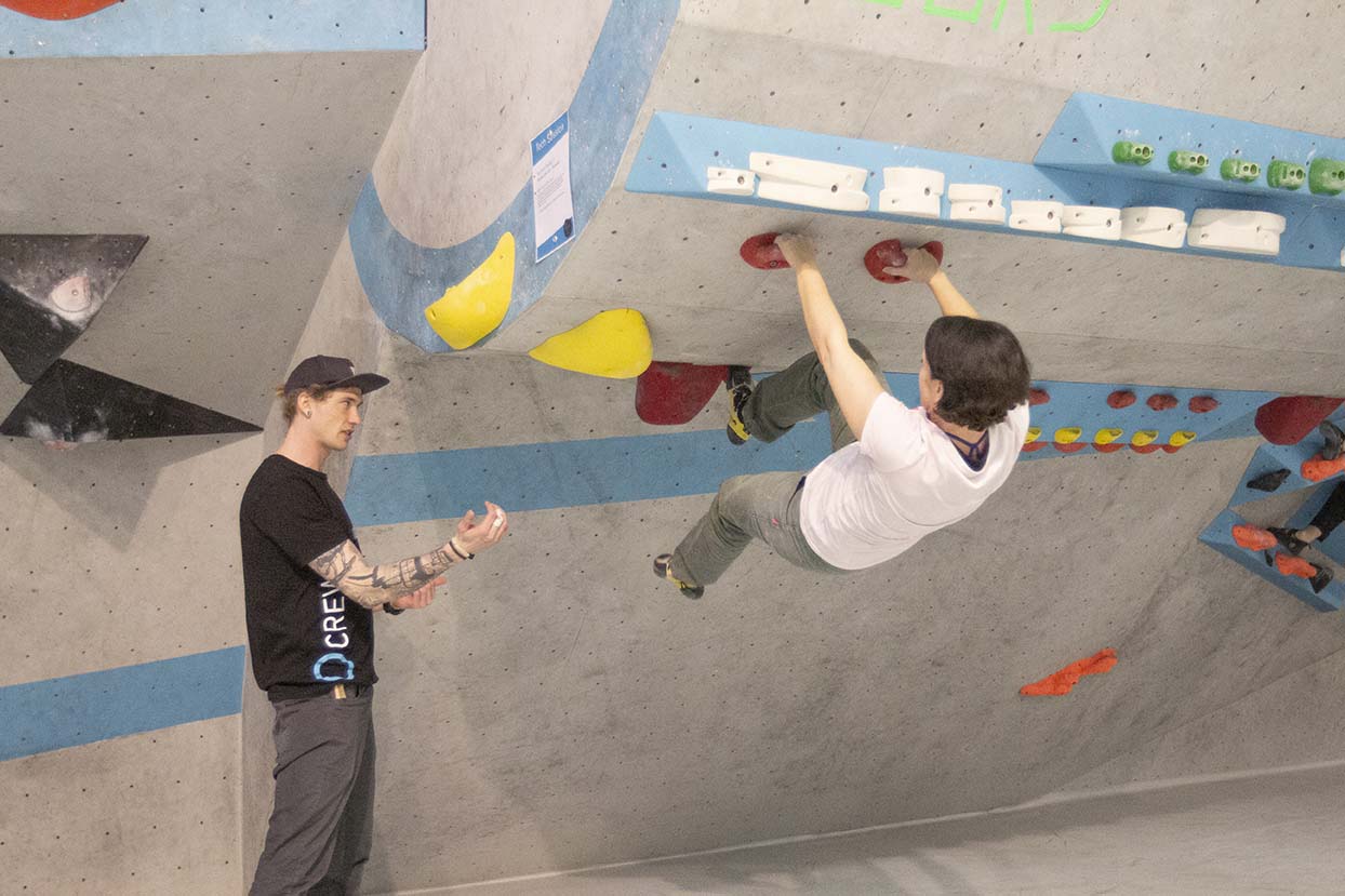 Gratis Techniken erlernen und von unserer Routenbau udn Trainer Crew coachen lassen bei der Tech Session in der Boulderwelt Regensburg