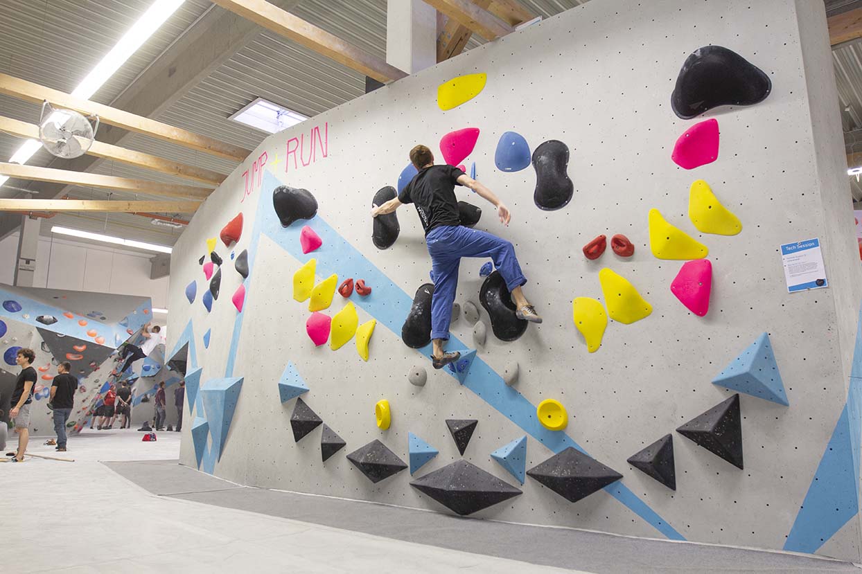 Gratis Techniken erlernen und von unserer Routenbau udn Trainer Crew coachen lassen bei der Tech Session in der Boulderwelt Regensburg