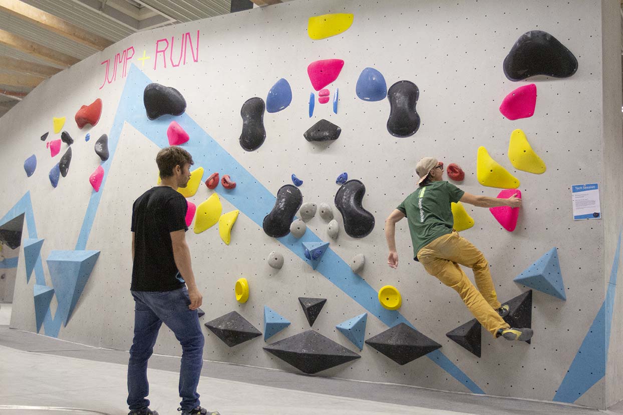 Gratis Techniken erlernen und von unserer Routenbau udn Trainer Crew coachen lassen bei der Tech Session in der Boulderwelt Regensburg